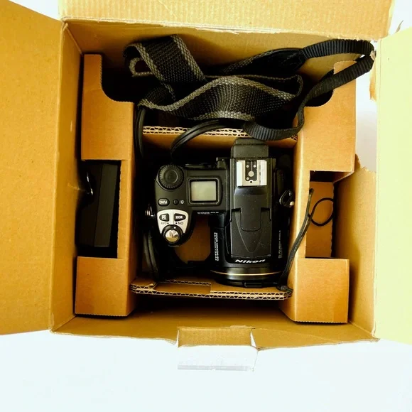 Nikon Coolpix 5700 5MP Digital Camera w/ box, Strap, Charger, Cord, and Lenscap - Picture 7 of 7
